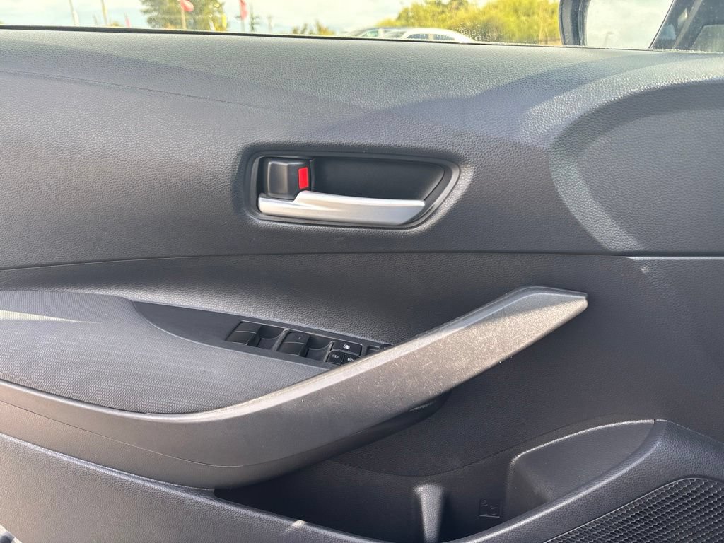 Used 2020 Toyota Corolla LE FWD image 29