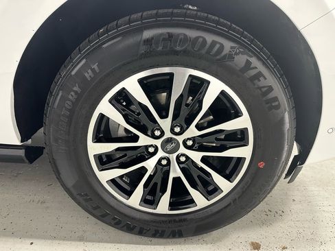 Used 2025 Ford Expedition Platinum image 57