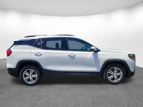 Used 2019 GMC Terrain SLE w/ Driver Convenience Package FWD image 2