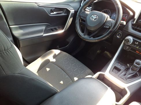 Used 2020 Toyota RAV4 XLE w/ Convenience Package image 16