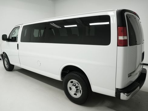 Used 2017 Chevrolet Express 3500 LT w/ LT Preferred Equipment Group image 5
