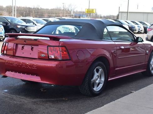 Used 2004 Ford Mustang Convertible image 10
