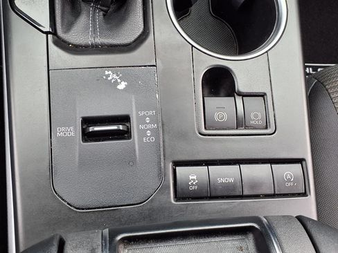 Used 2022 Toyota Highlander L FWD image 12