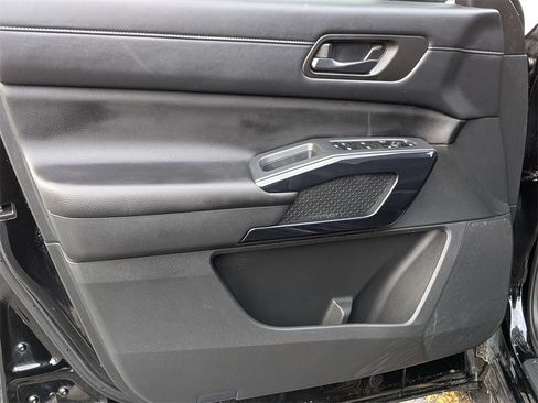 Used 2024 Nissan Pathfinder SV w/ SV Premium Package image 9