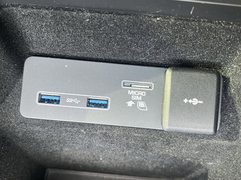 Used 2020 Land Rover Discovery Sport SE R-Dynamic image 25