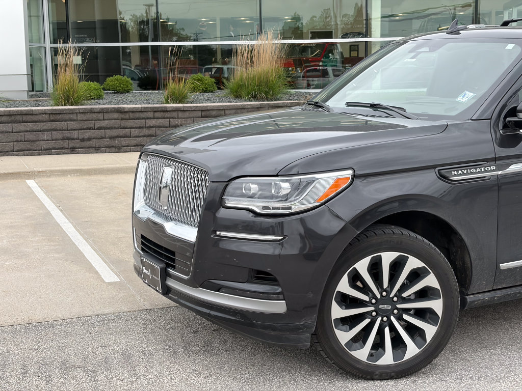 Used 2024 Lincoln Navigator L Reserve AWD/4WD image 2