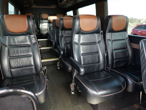 Used 2015 Mercedes-Benz Sprinter 3500 image 24