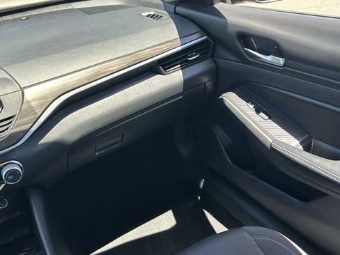 Used 2024 Nissan Altima 2.5 SV FWD image 17