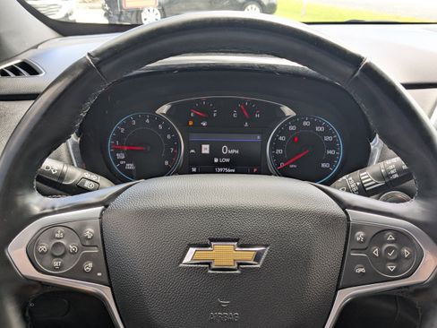 Used 2023 Chevrolet Traverse LT w/ LT Premium Package AWD/4WD image 32