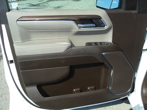 Used 2025 Chevrolet Silverado 1500 LT AWD/4WD image 32