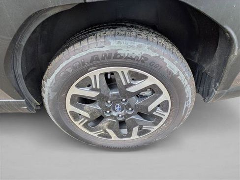 Used 2025 Subaru Forester Premium AWD/4WD image 9