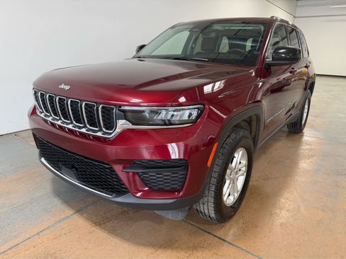Used 2024 Jeep Grand Cherokee Laredo AWD/4WD image 1