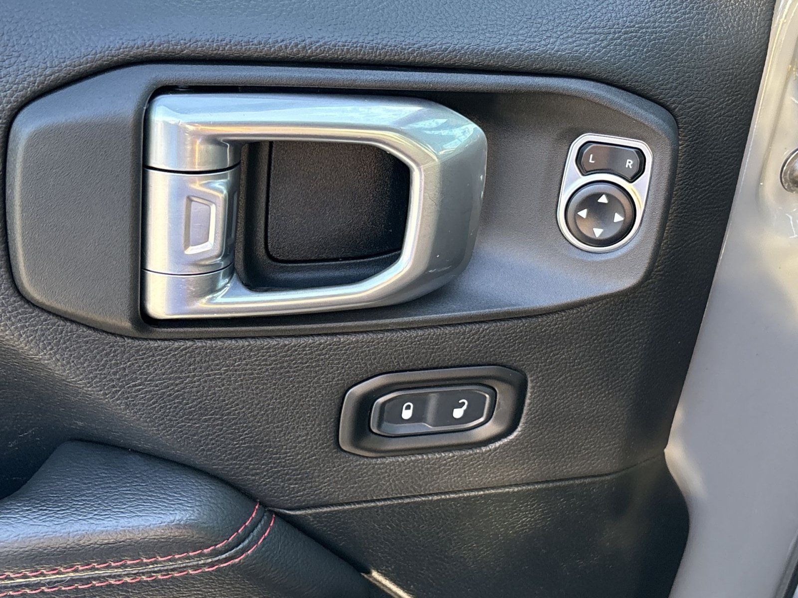 Used 2021 Jeep Wrangler Unlimited Rubicon AWD/4WD image 15