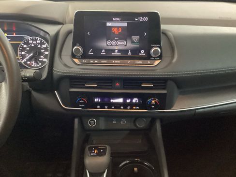 Used 2023 Nissan Rogue SV image 11