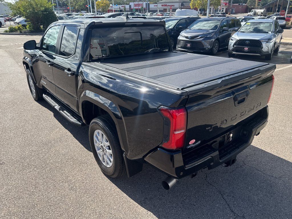 Used 2024 Toyota Tacoma SR5 AWD/4WD image 5