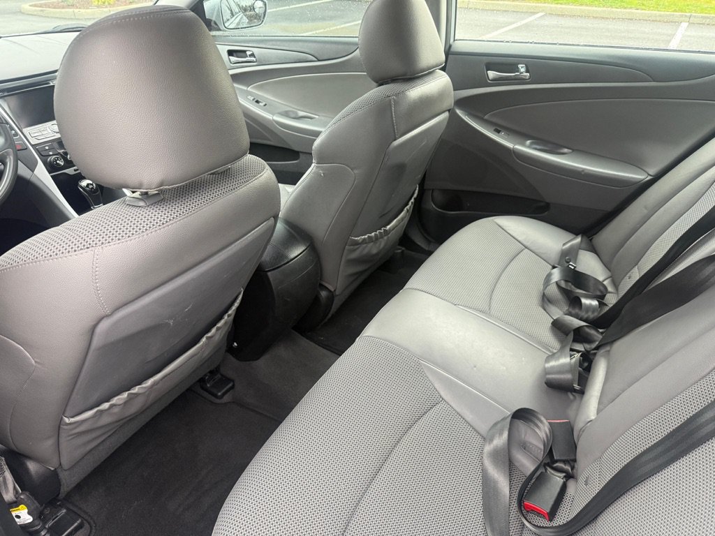 Used 2013 Hyundai Sonata SE w/ Navigation & Sunroof Pkg FWD image 12