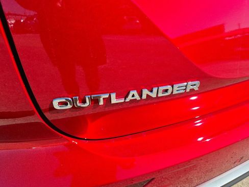 New 2026 Mitsubishi Outlander ES image 13