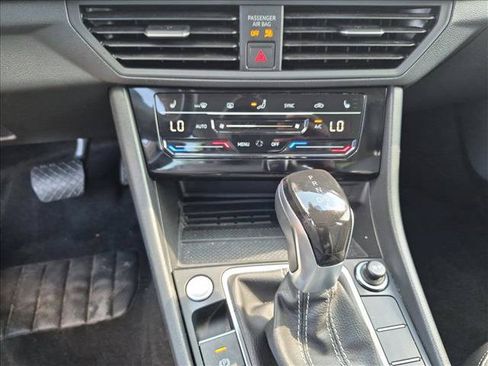 Used 2025 Volkswagen Jetta SE FWD image 14