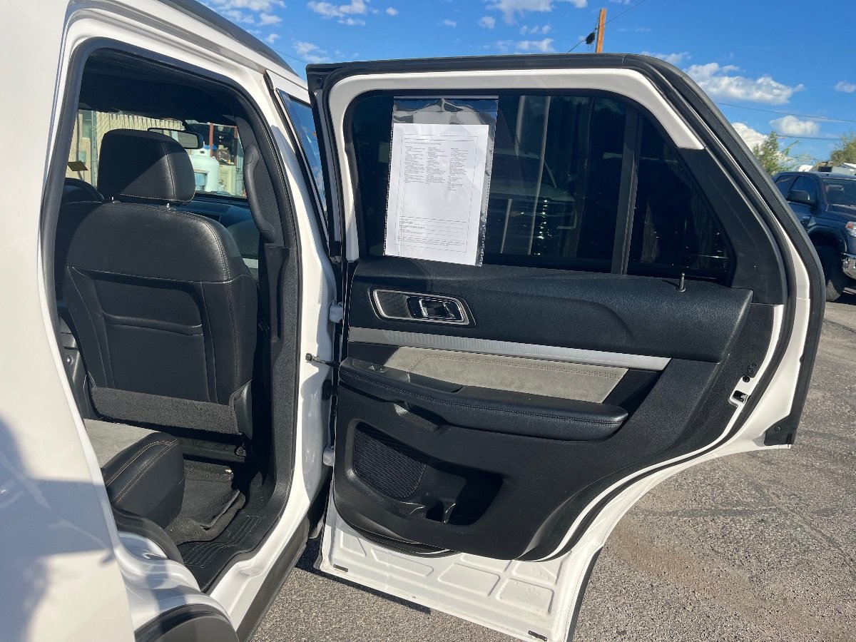 Used 2017 Ford Explorer XLT w/ Equipment Group 202A FWD image 16