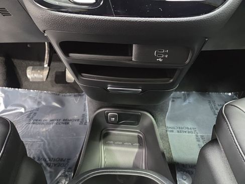 New 2026 Chrysler Pacifica Select FWD image 22