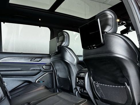 Used 2023 Jeep Grand Cherokee L Overland w/ Advanced Protech Group III image 5