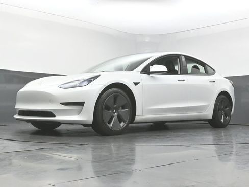 Used 2023 Tesla Model 3 Standard Range RWD image 49