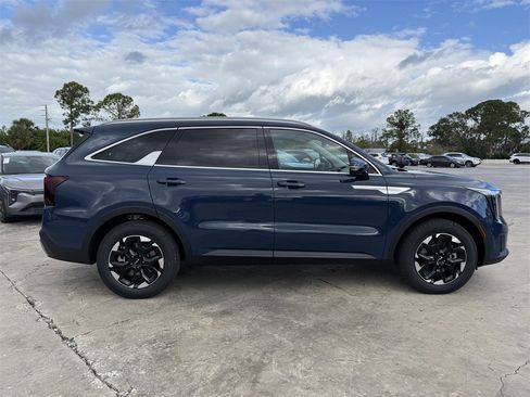 New 2026 Kia Sorento S w/ S Panoramic Sunroof Package image 3