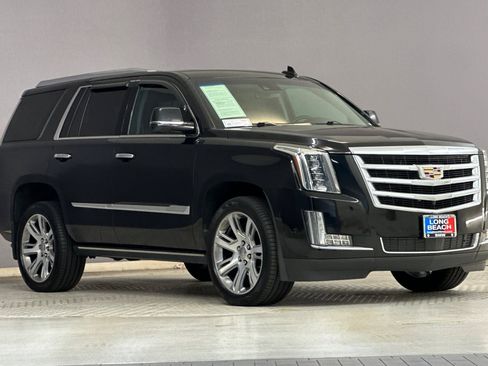 Used 2018 Cadillac Escalade Premium Luxury image 6