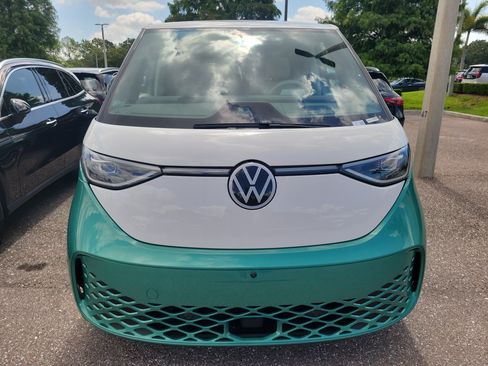 Used 2025 Volkswagen ID. Buzz Pro S Plus w/ Cupholders Package RWD image 2