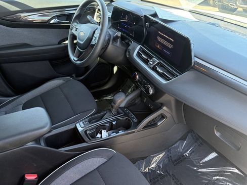 Used 2025 Chevrolet TrailBlazer LT FWD image 9