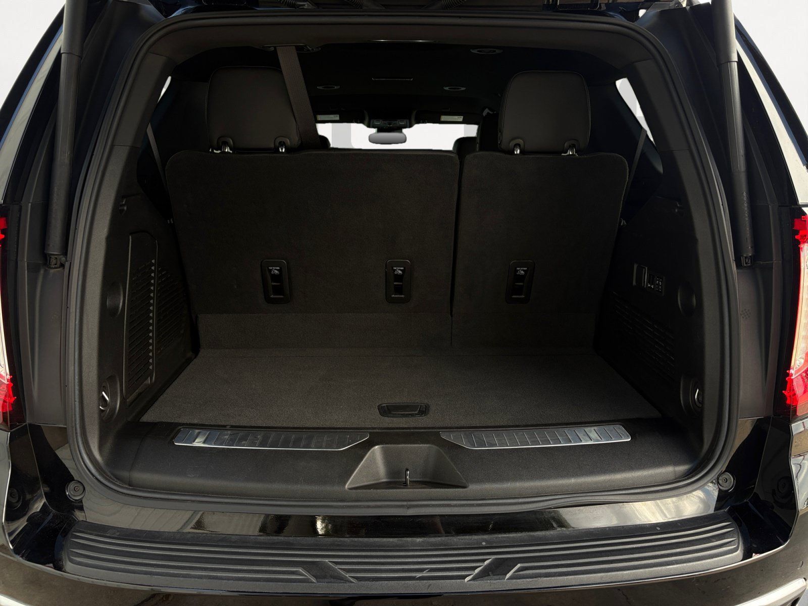 Used 2023 GMC Yukon Denali w/ LPO, Floor Liner Package RWD image 12