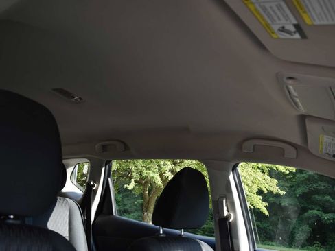 Used 2018 Nissan Rogue S AWD/4WD image 41