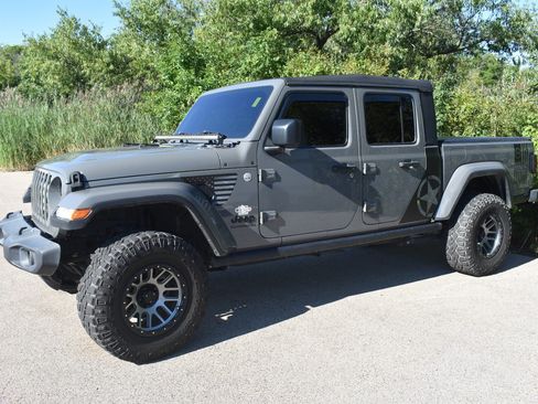 Used 2021 Jeep Gladiator Sport AWD/4WD image 6
