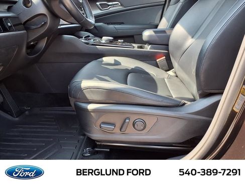 Used 2023 Kia Sportage EX image 18