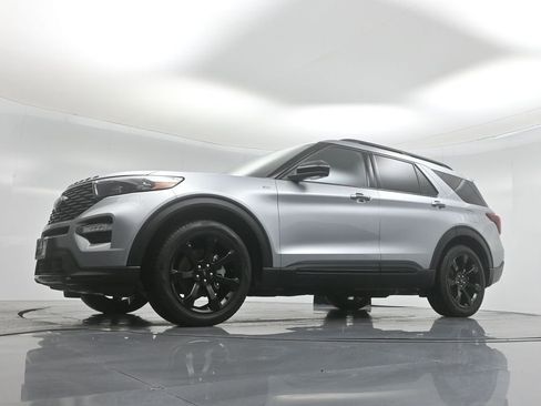 Certified 2023 Ford Explorer ST-Line w/ Class IV Trailer Tow Package image 50