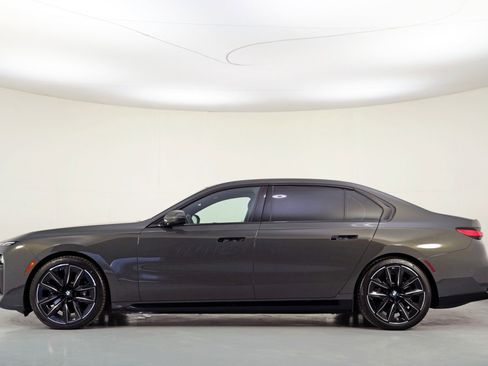 Used 2023 BMW i7 xDrive60 image 8