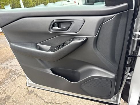 Used 2024 Nissan Rogue S image 19