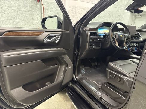 Used 2023 Chevrolet Suburban High Country AWD/4WD image 13
