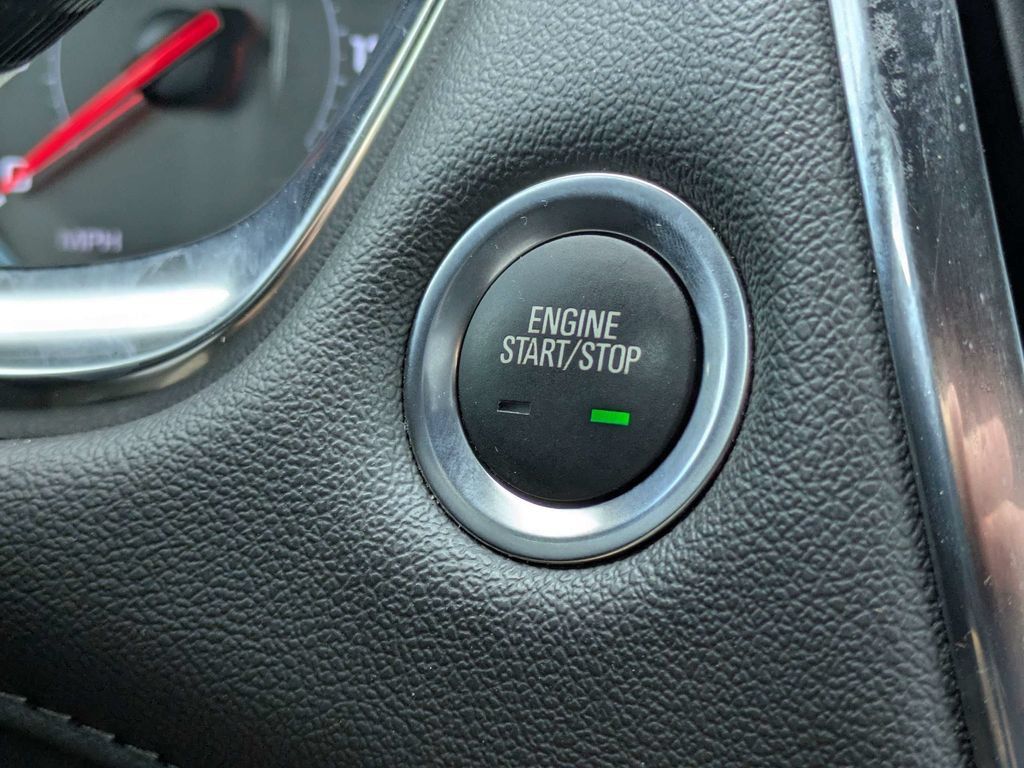 Used 2023 Chevrolet Traverse LT FWD image 28