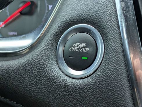 Used 2023 Chevrolet Traverse LT FWD image 28