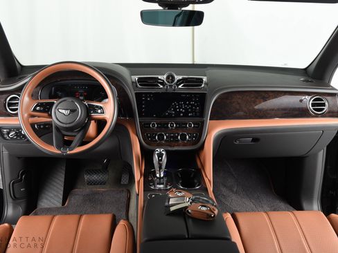Certified 2023 Bentley Bentayga Extended Wheelbase image 14