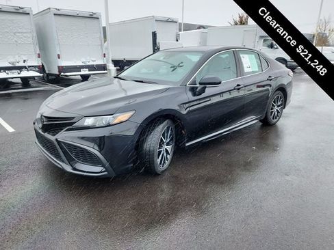 Used 2023 Toyota Camry SE image 3
