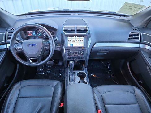 Used 2017 Ford Explorer XLT w/ Equipment Group 202A image 12
