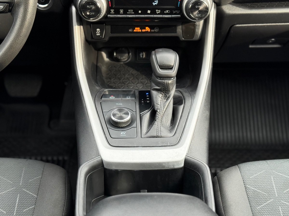 Used 2024 Toyota RAV4 XLE AWD/4WD image 29