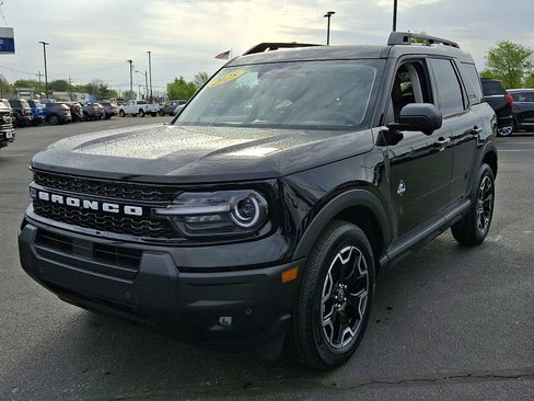 Used 2025 Ford Bronco Sport Outer Banks w/ Outer Banks Tech Package+ AWD/4WD image 3