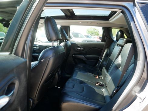 Used 2020 Jeep Cherokee Limited AWD/4WD image 35