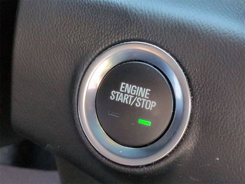 Used 2023 GMC Terrain SLE w/ Driver Convenience Package image 17