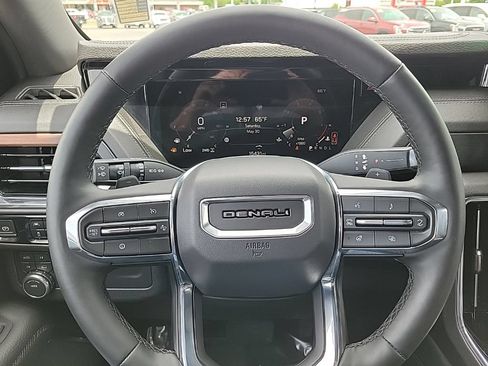Used 2025 GMC Yukon XL Denali AWD/4WD image 15