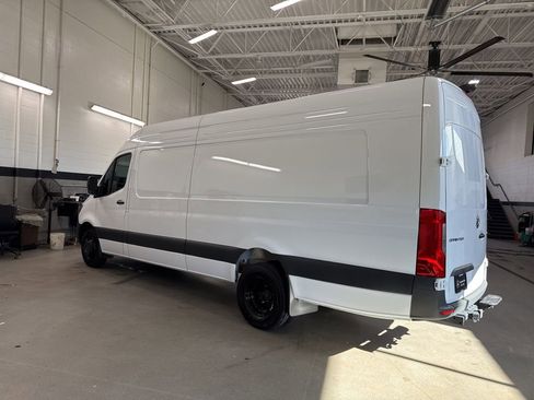 Used 2025 Mercedes-Benz Sprinter 3500 image 3