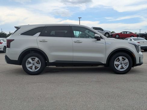 New 2026 Kia Sorento LX FWD image 4